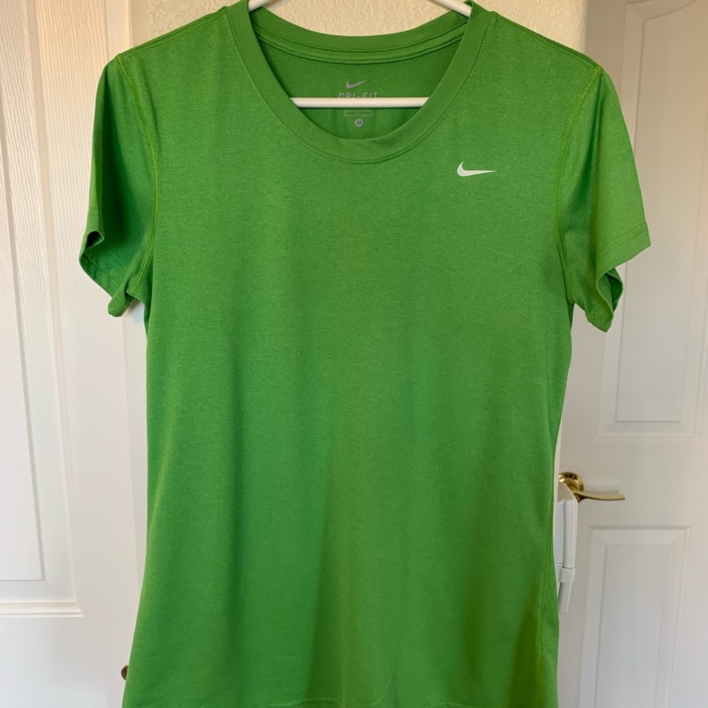 Nike Women’s Green Dri-Fit T-Shirt Size Medium